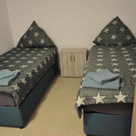 Weisenau Plaza Hostel Mainz Bagian luar foto