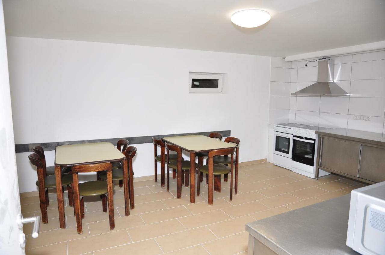 Weisenau Plaza Hostel Mainz Bagian luar foto