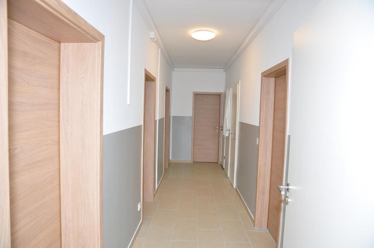 Weisenau Plaza Hostel Mainz Bagian luar foto