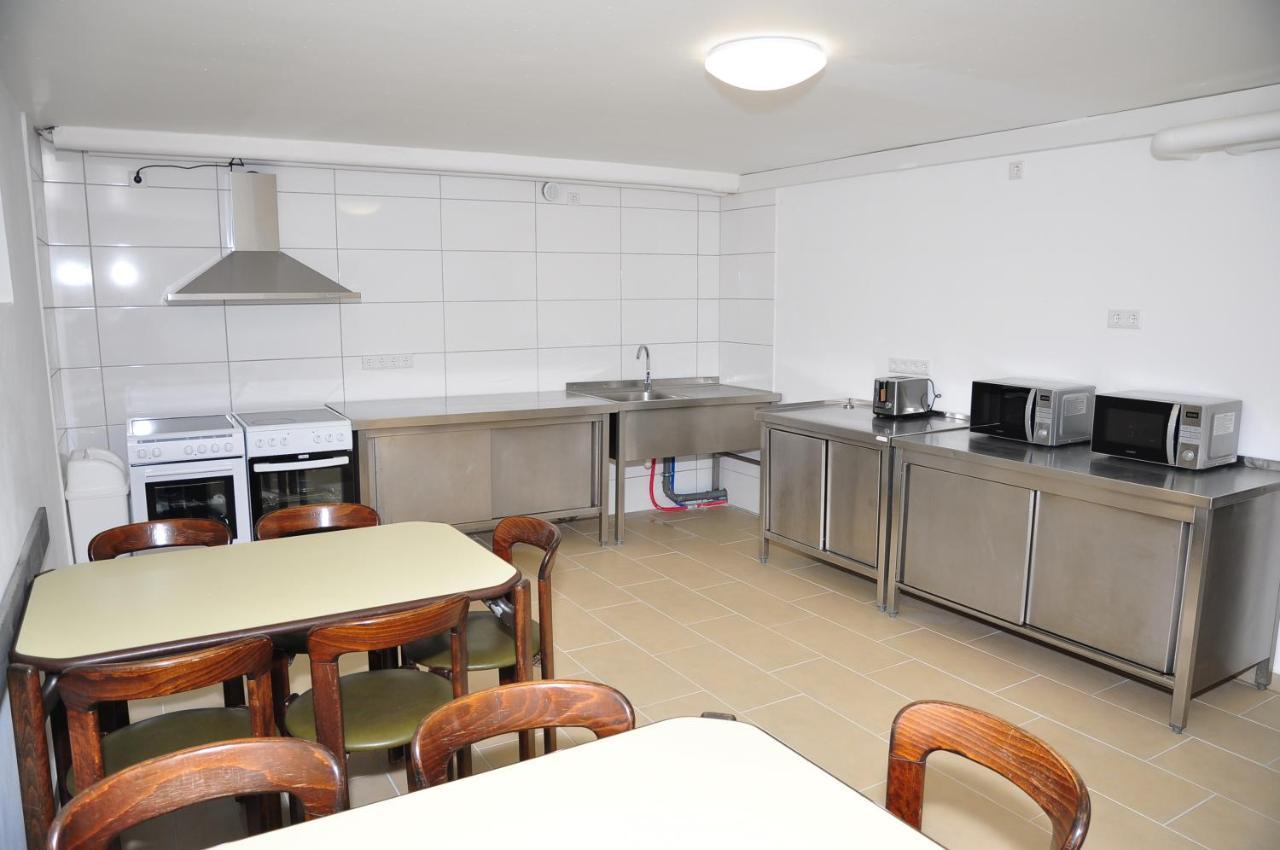 Weisenau Plaza Hostel Mainz Bagian luar foto