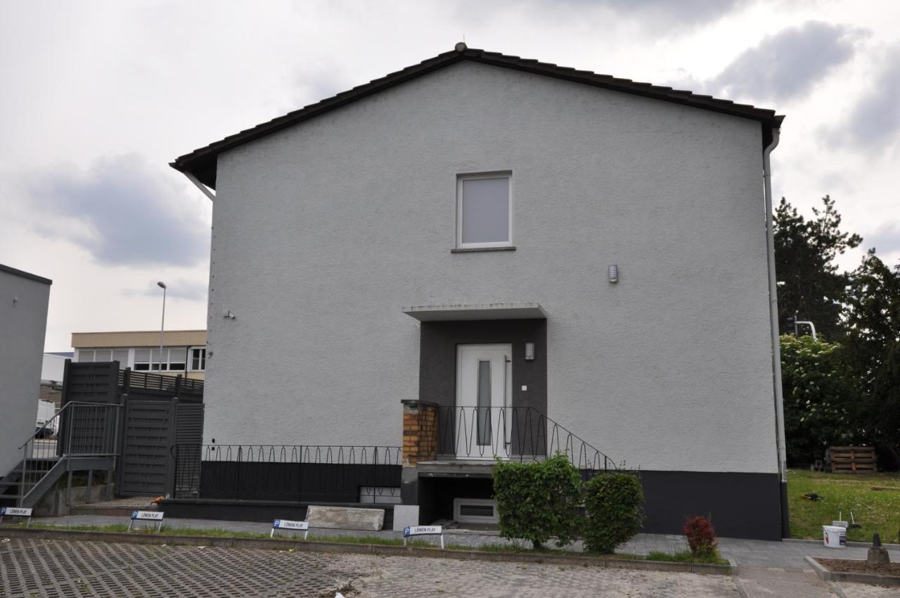 Weisenau Plaza Hostel Mainz Bagian luar foto