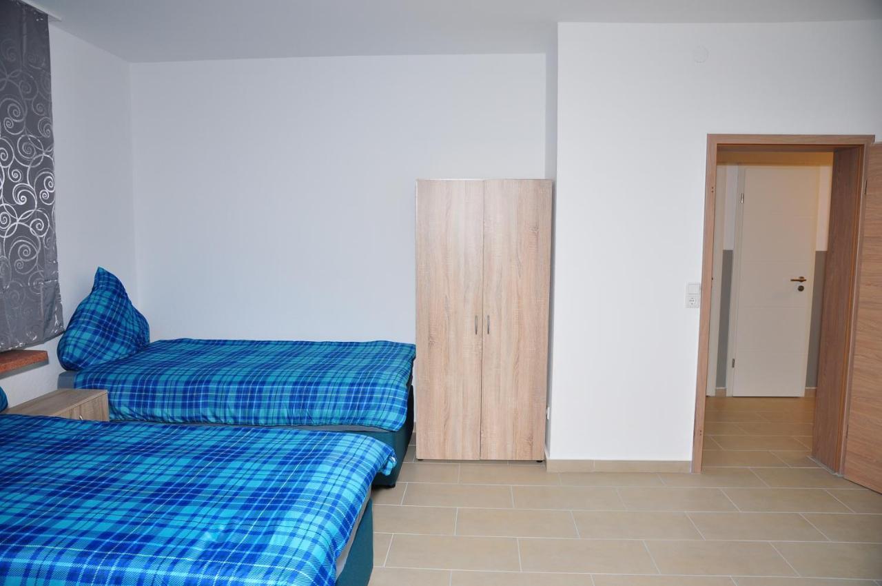 Weisenau Plaza Hostel Mainz Bagian luar foto