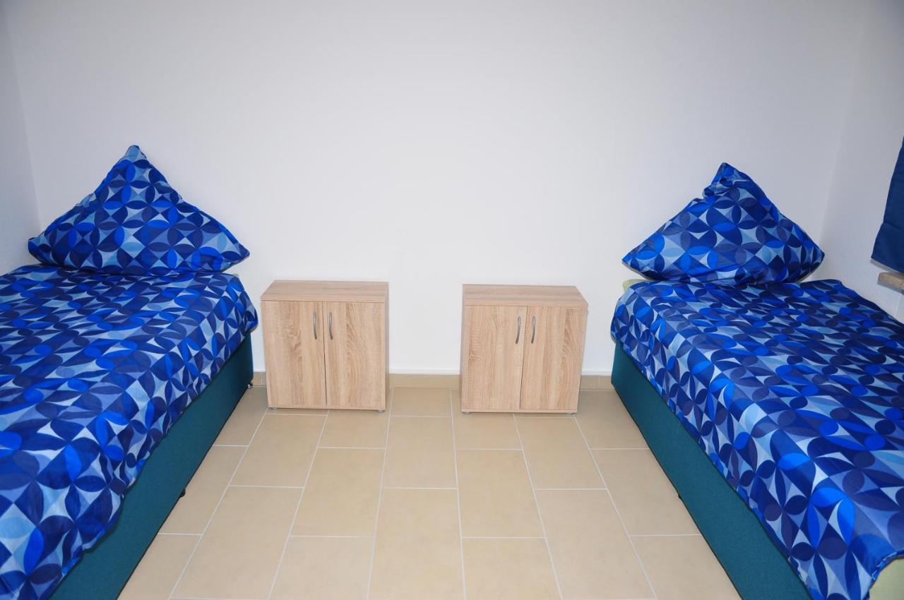 Weisenau Plaza Hostel Mainz Bagian luar foto