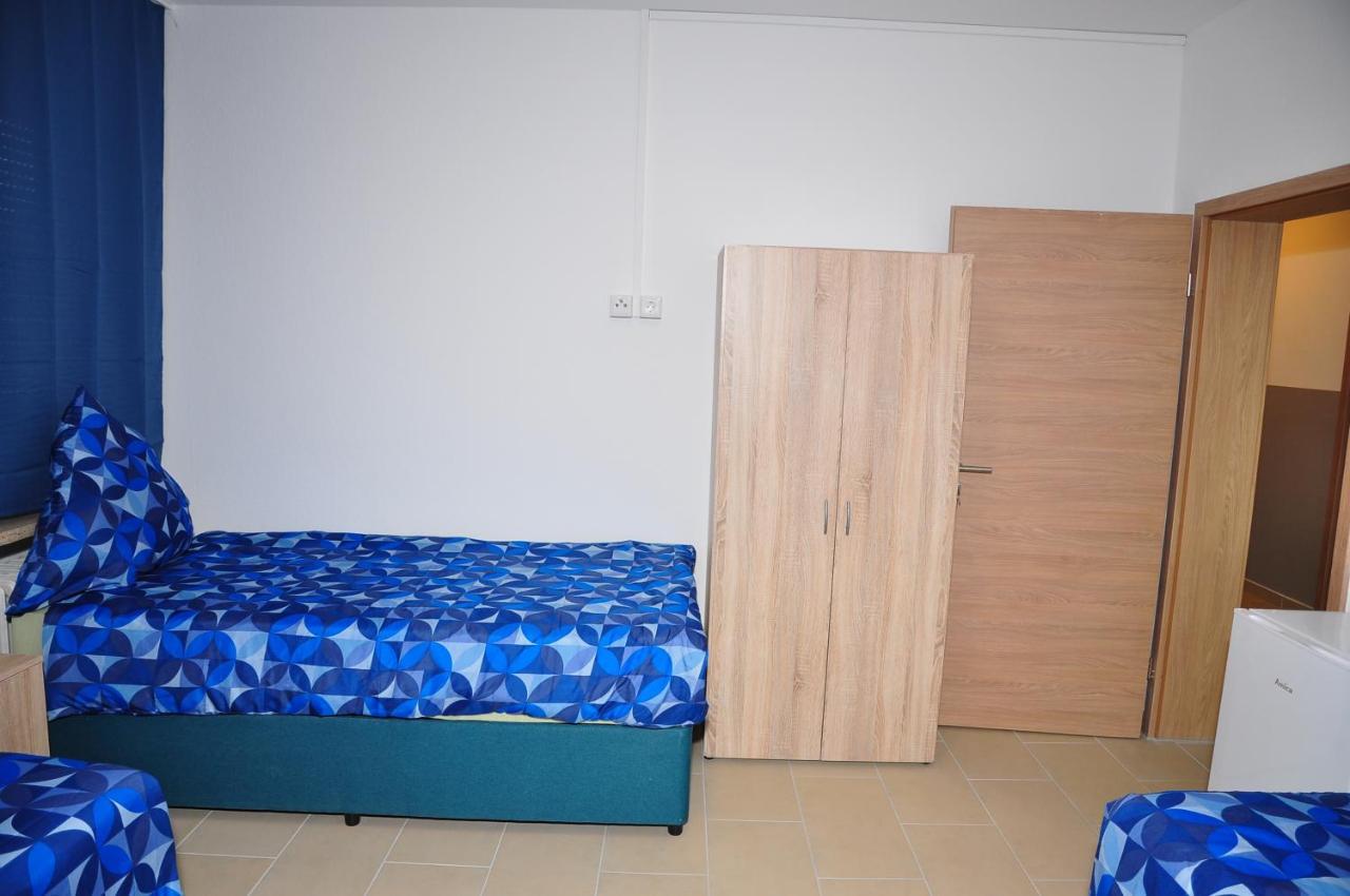 Weisenau Plaza Hostel Mainz Bagian luar foto