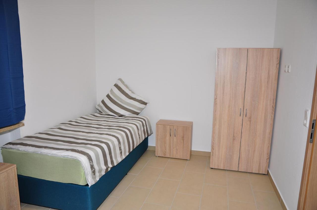 Weisenau Plaza Hostel Mainz Bagian luar foto