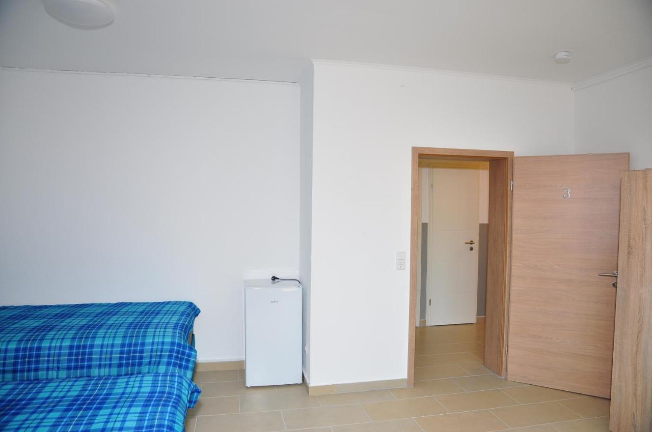 Weisenau Plaza Hostel Mainz Bagian luar foto
