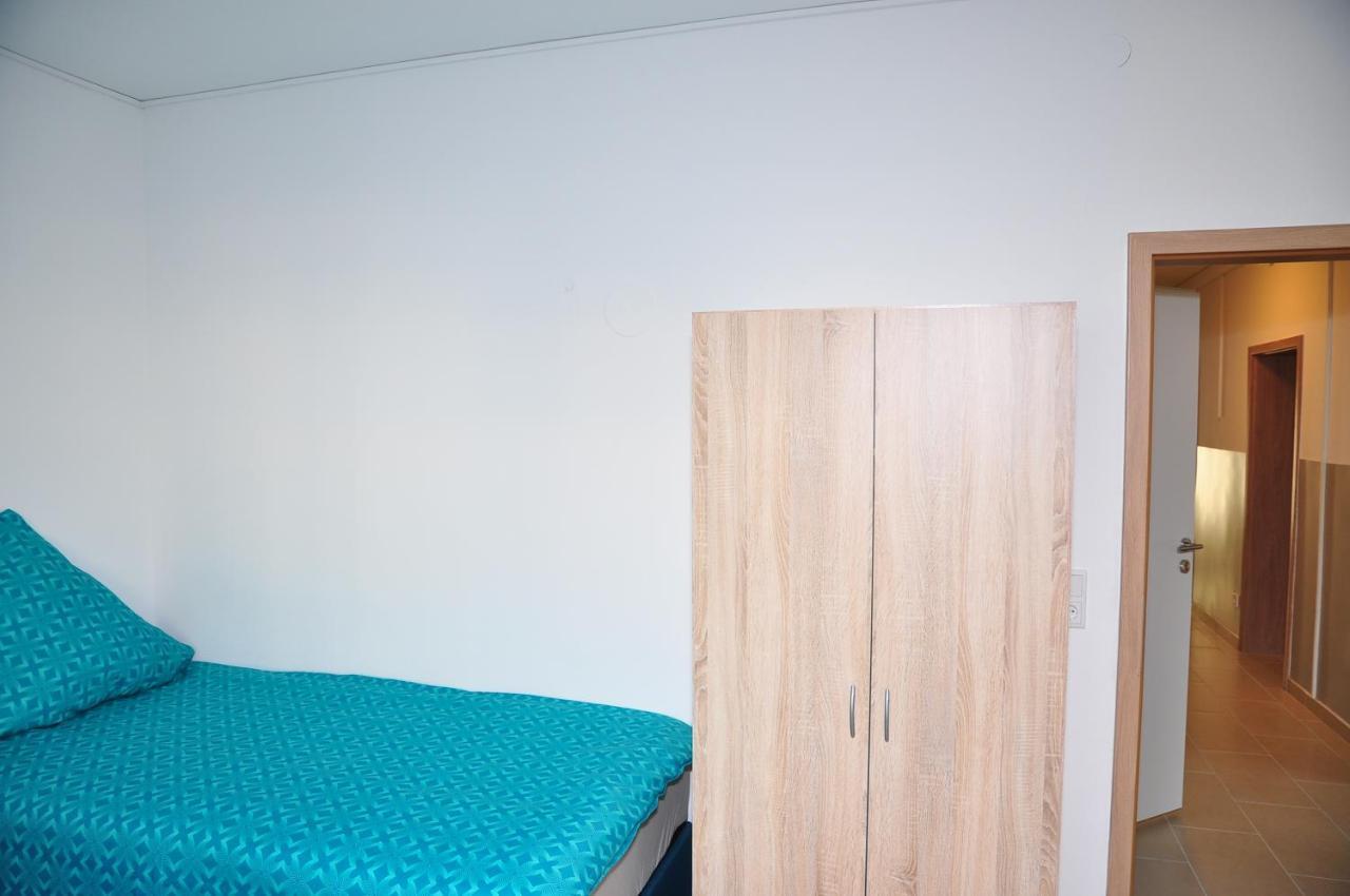 Weisenau Plaza Hostel Mainz Bagian luar foto