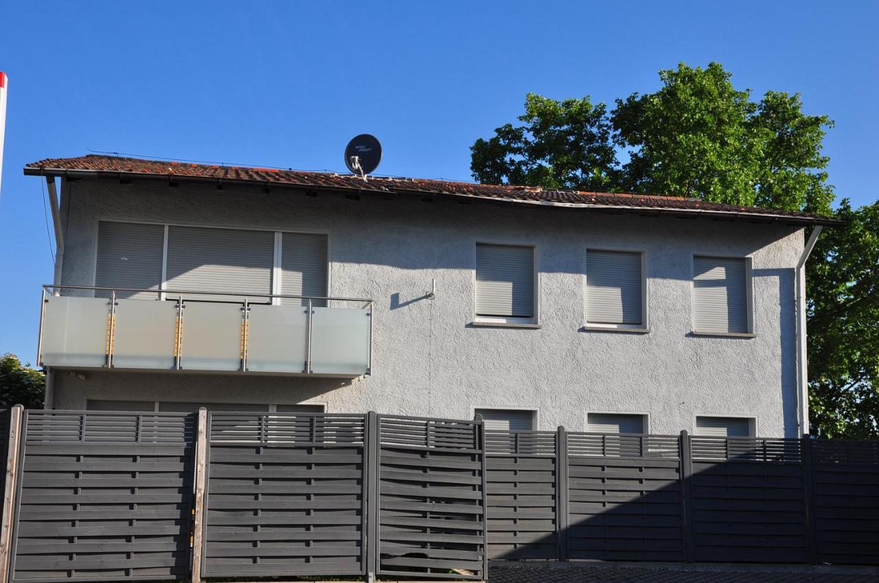 Weisenau Plaza Hostel Mainz Bagian luar foto