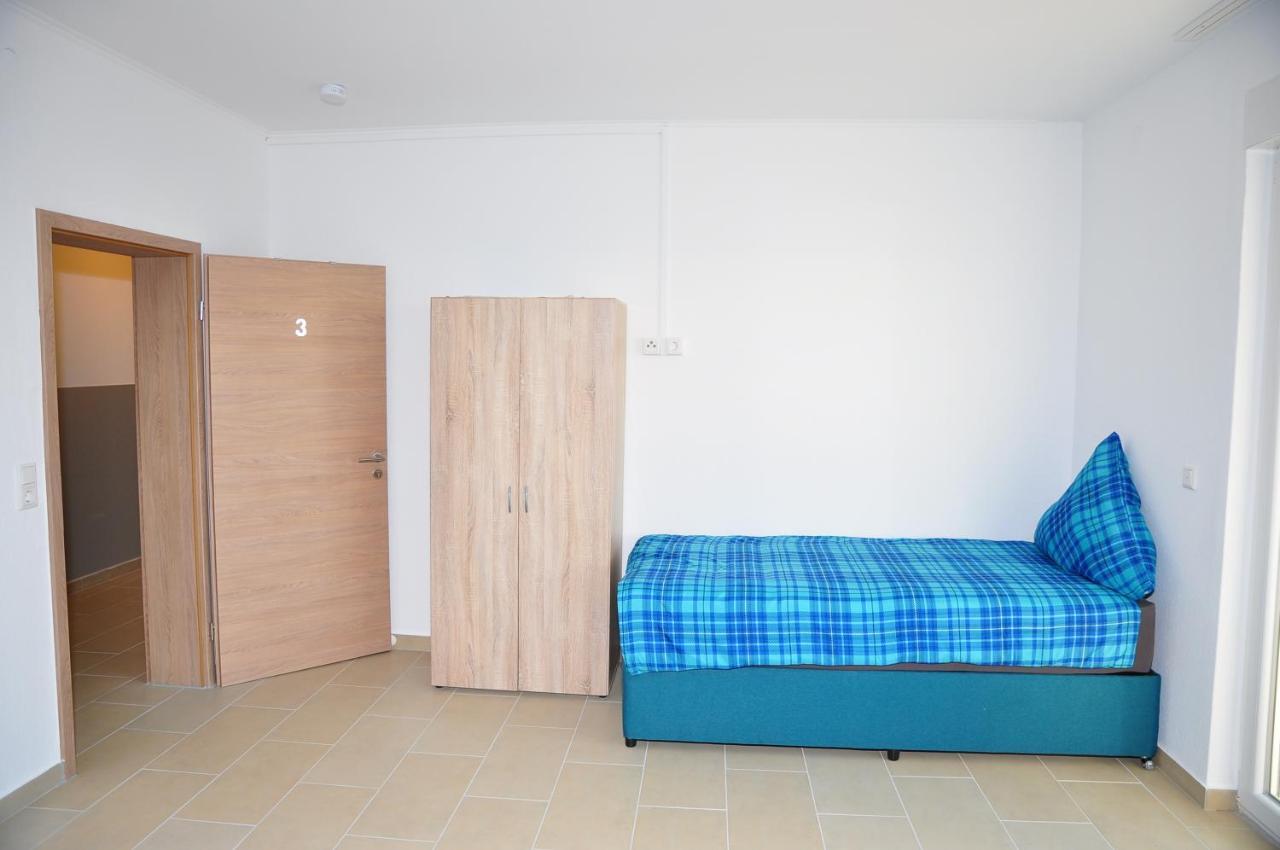 Weisenau Plaza Hostel Mainz Bagian luar foto