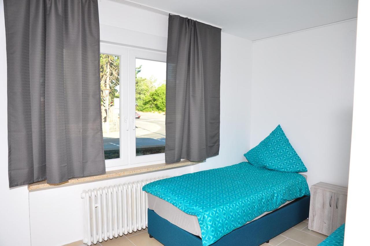 Weisenau Plaza Hostel Mainz Bagian luar foto