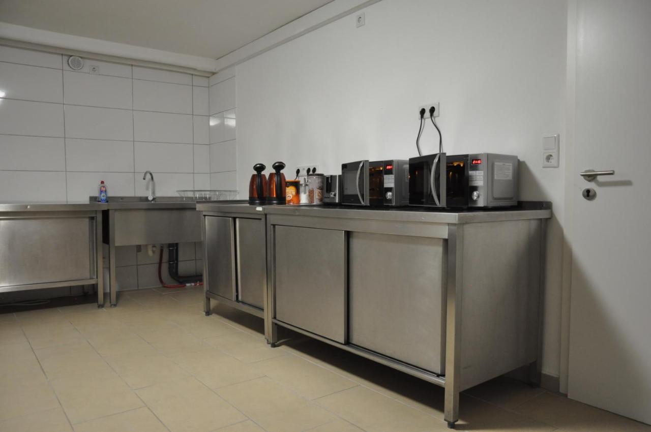 Weisenau Plaza Hostel Mainz Bagian luar foto