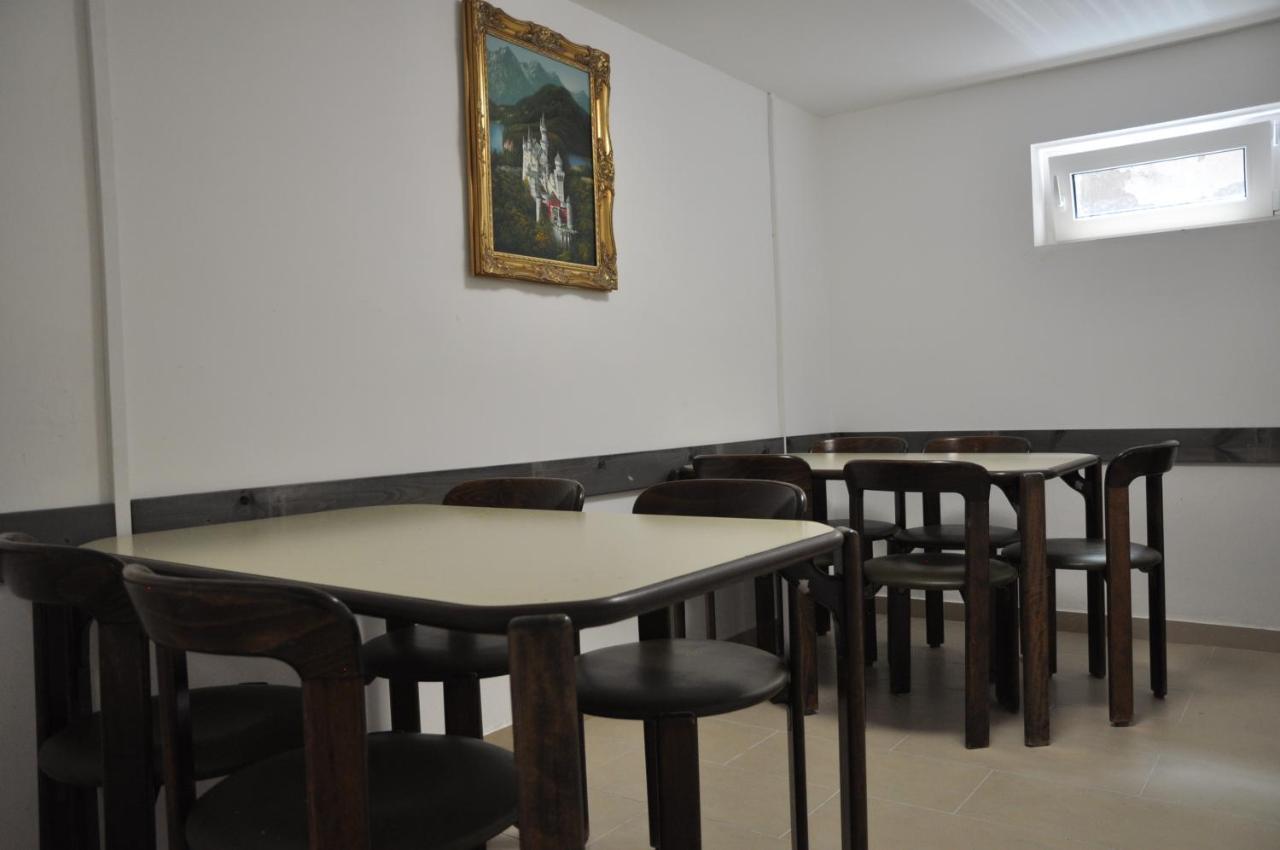 Weisenau Plaza Hostel Mainz Bagian luar foto