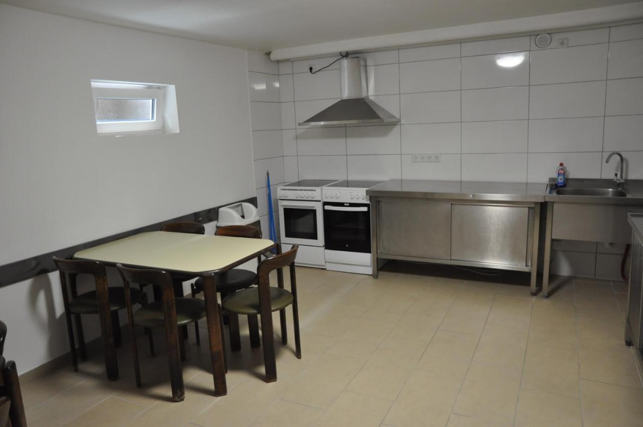 Weisenau Plaza Hostel Mainz Bagian luar foto