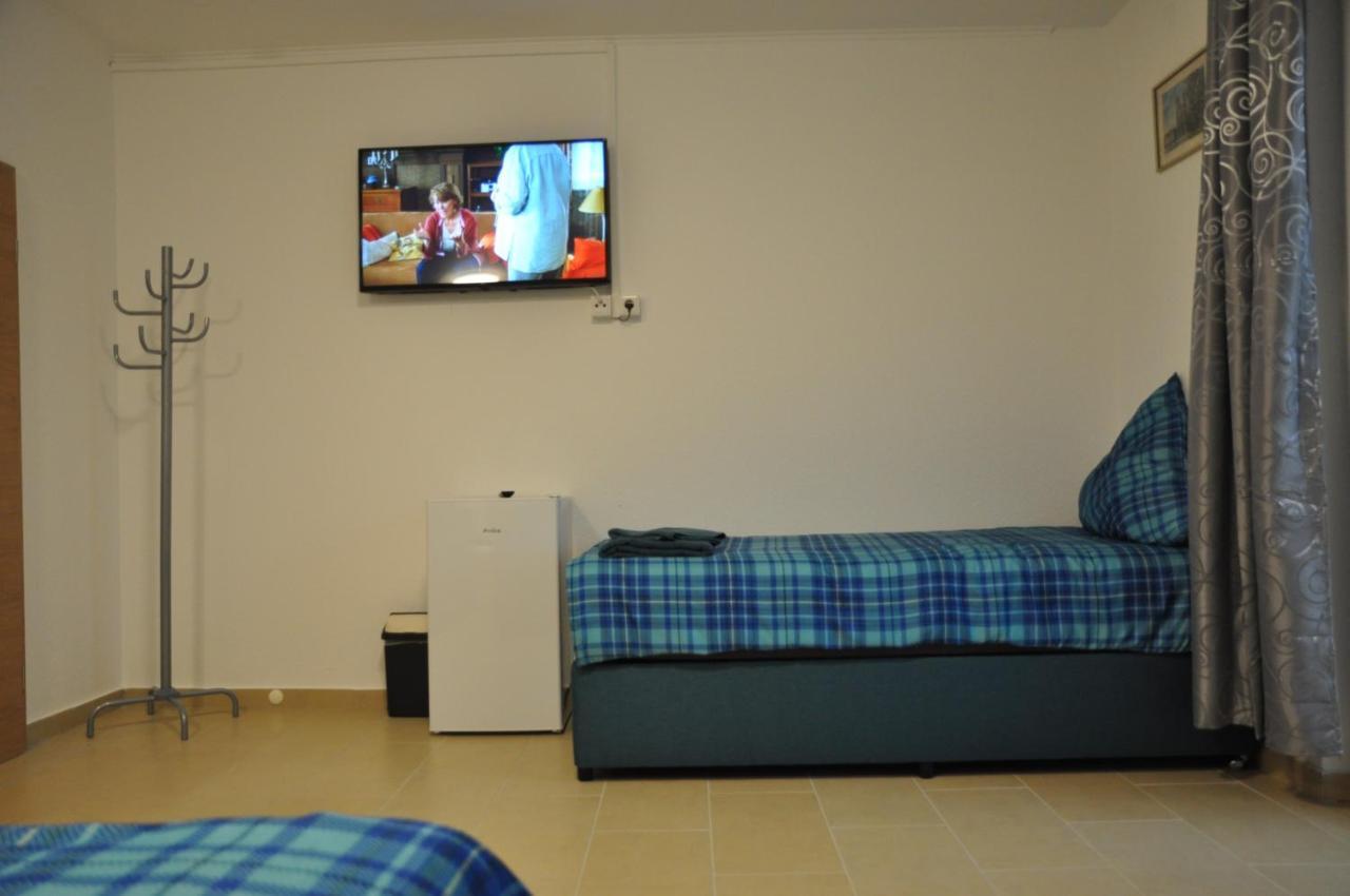 Weisenau Plaza Hostel Mainz Bagian luar foto