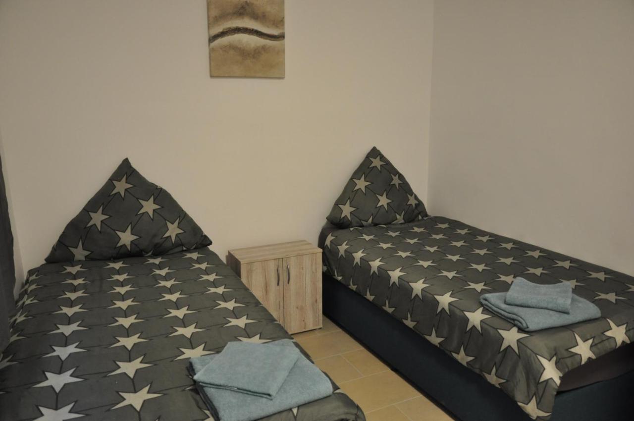 Weisenau Plaza Hostel Mainz Bagian luar foto